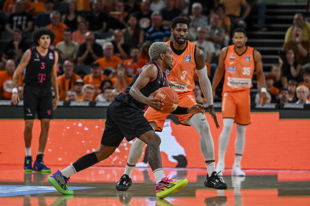 他不仅仅是 他不仅仅是